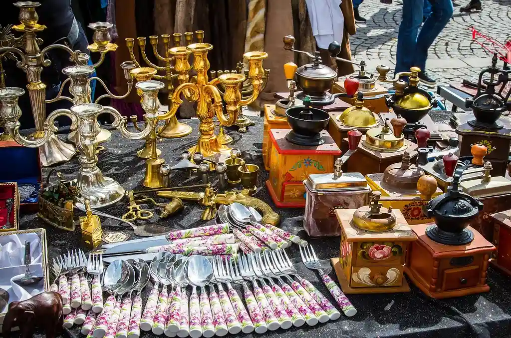 Flohmarkt in Berlin – Beispiel für große Stadtmärkte mit vielen Besuchern“